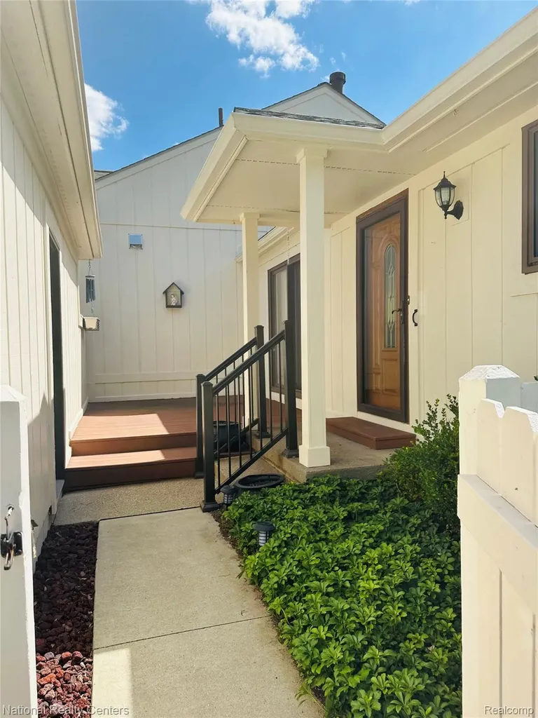 9840 Cambridge Court Green Oak Township MI 48178