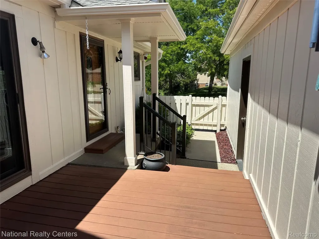 9840 Cambridge Court Green Oak Township MI 48178