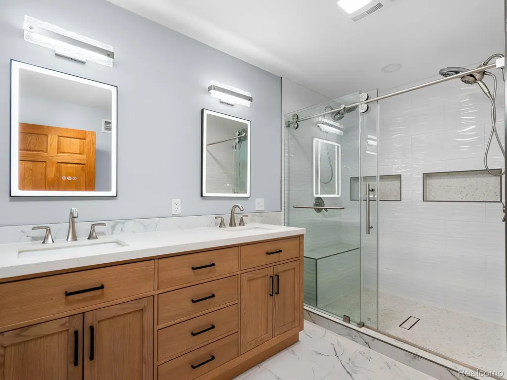 6677 Circle Drive Hamilton Township MI 48625