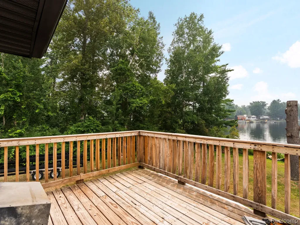 6677 Circle Drive Hamilton Township MI 48625