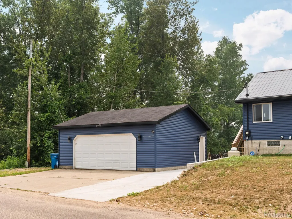 6677 Circle Drive Hamilton Township MI 48625