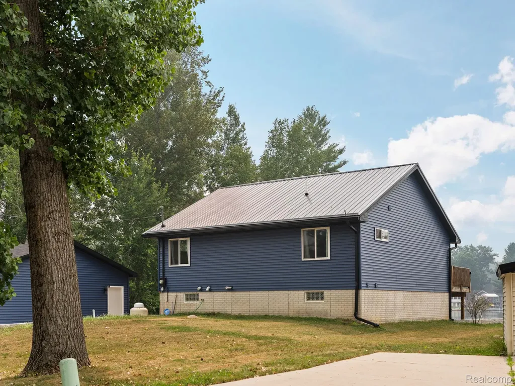 6677 Circle Drive Hamilton Township MI 48625