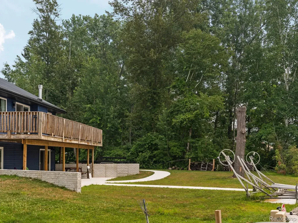 6677 Circle Drive Hamilton Township MI 48625