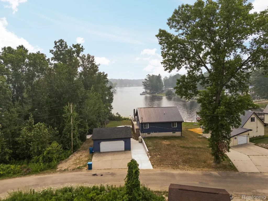 6677 Circle Drive Hamilton Township MI 48625