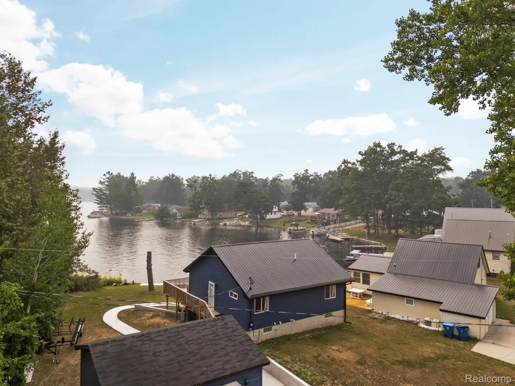 6677 Circle Drive Hamilton Township MI 48625
