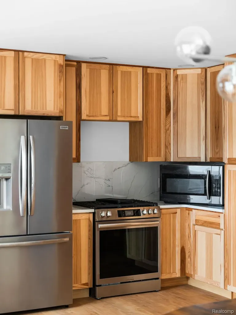 6677 Circle Drive Hamilton Township MI 48625