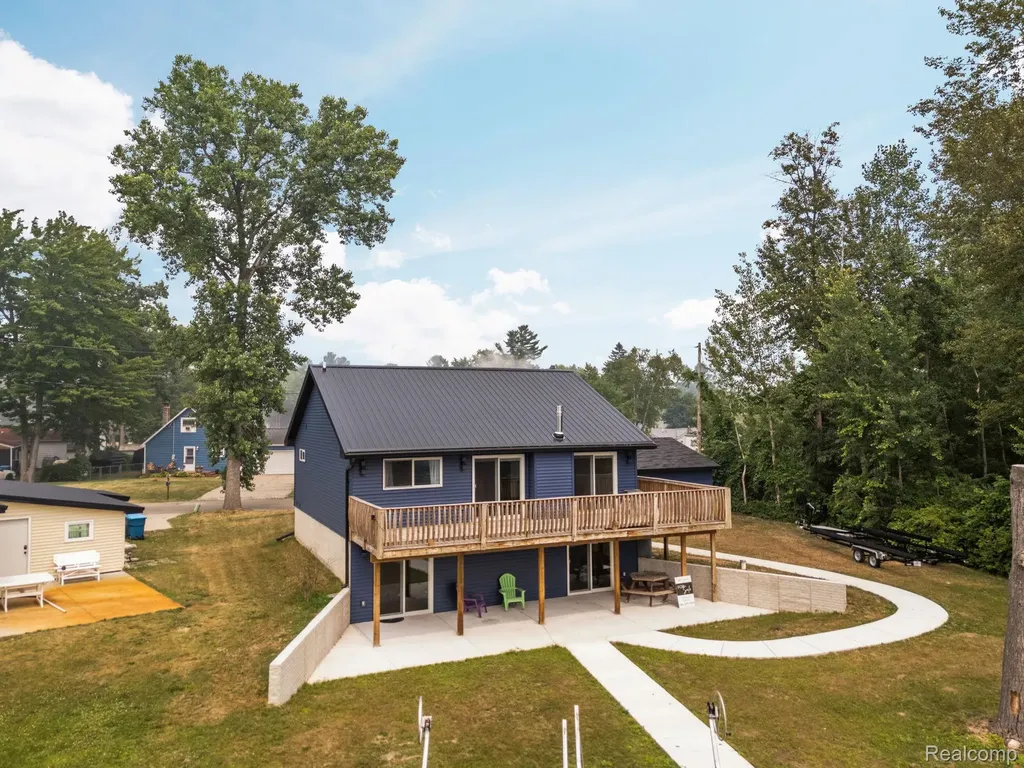 6677 Circle Drive Hamilton Township MI 48625