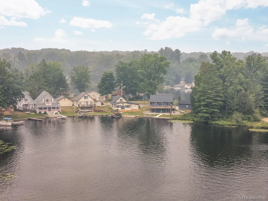 6677 Circle Drive Hamilton Township MI 48625