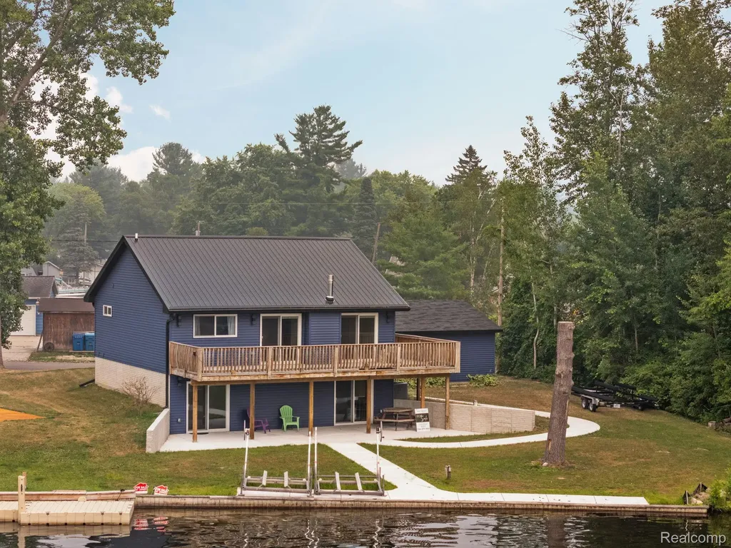 6677 Circle Drive Hamilton Township MI 48625