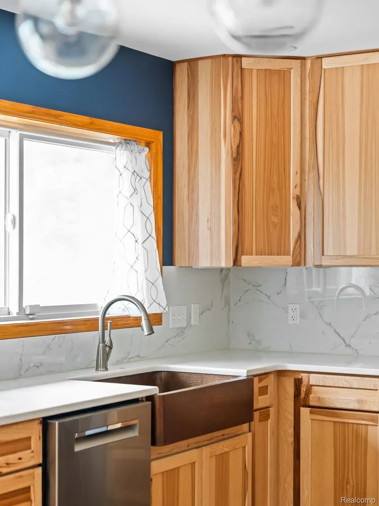 6677 Circle Drive Hamilton Township MI 48625