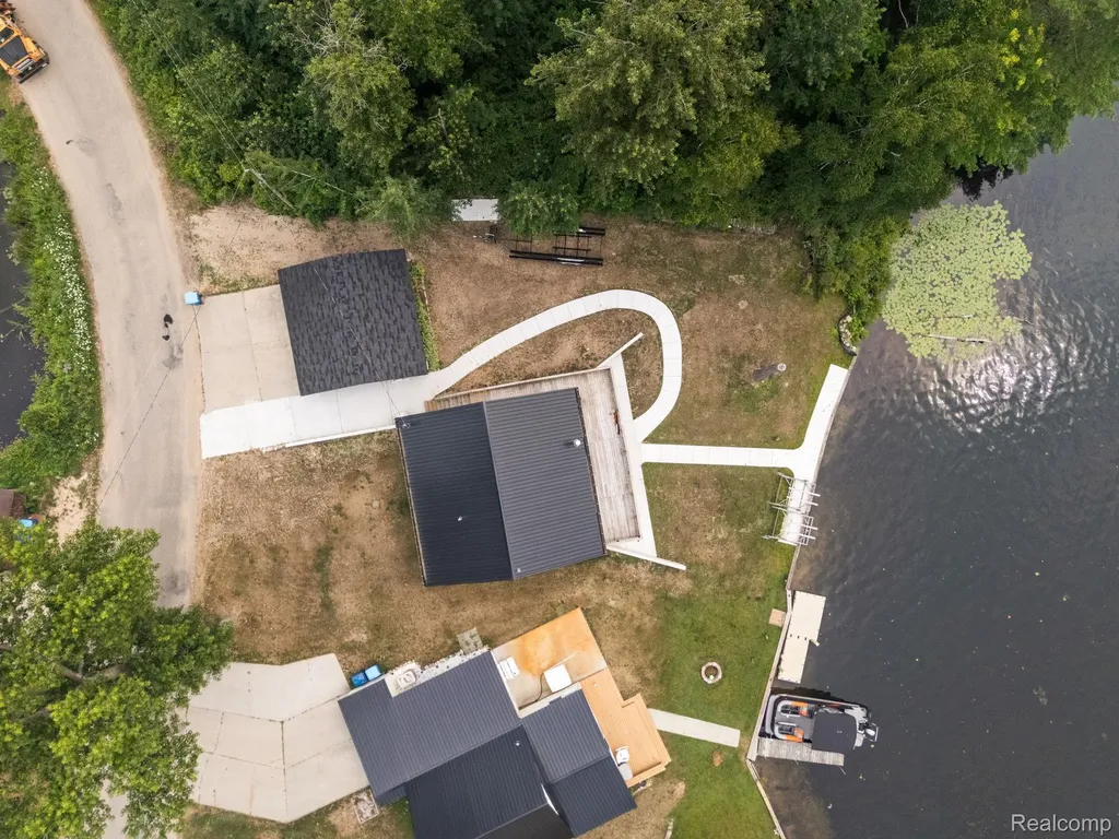 6677 Circle Drive Hamilton Township MI 48625