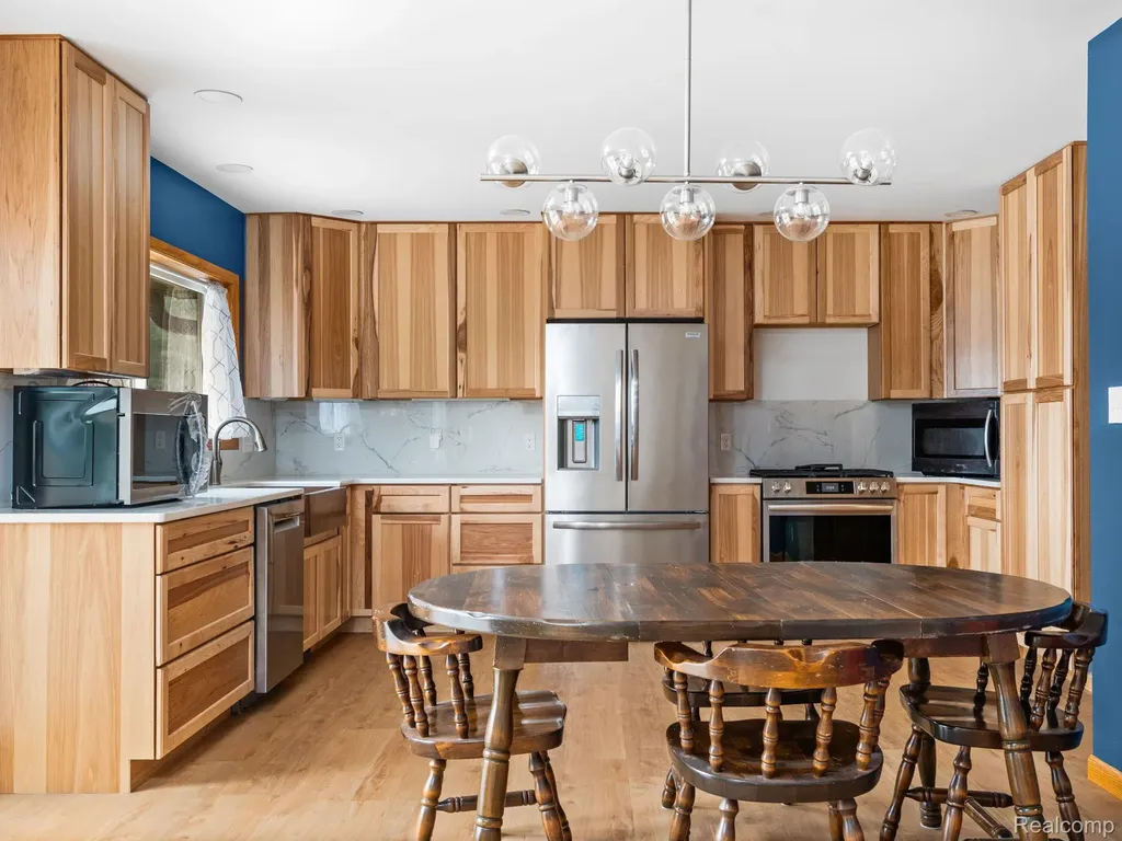 6677 Circle Drive Hamilton Township MI 48625