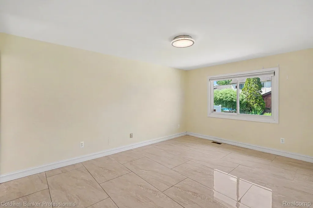2585 Tiverton Drive Sterling Heights City MI 48310
