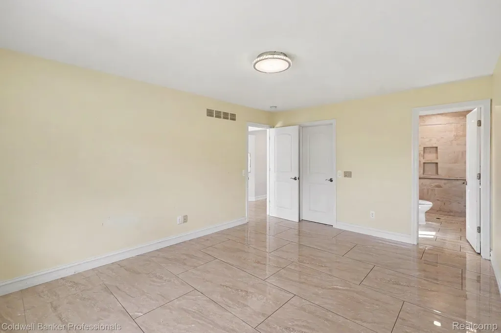 2585 Tiverton Drive Sterling Heights City MI 48310