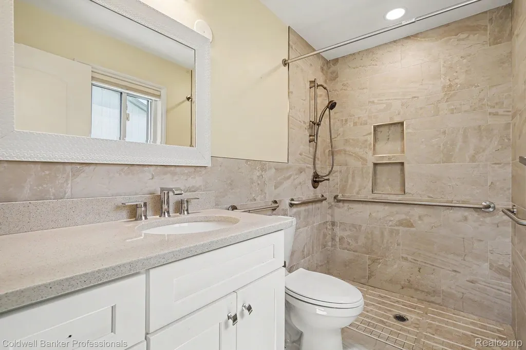 2585 Tiverton Drive Sterling Heights City MI 48310