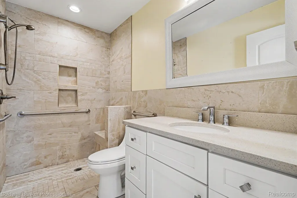 2585 Tiverton Drive Sterling Heights City MI 48310