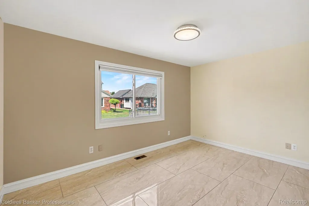 2585 Tiverton Drive Sterling Heights City MI 48310