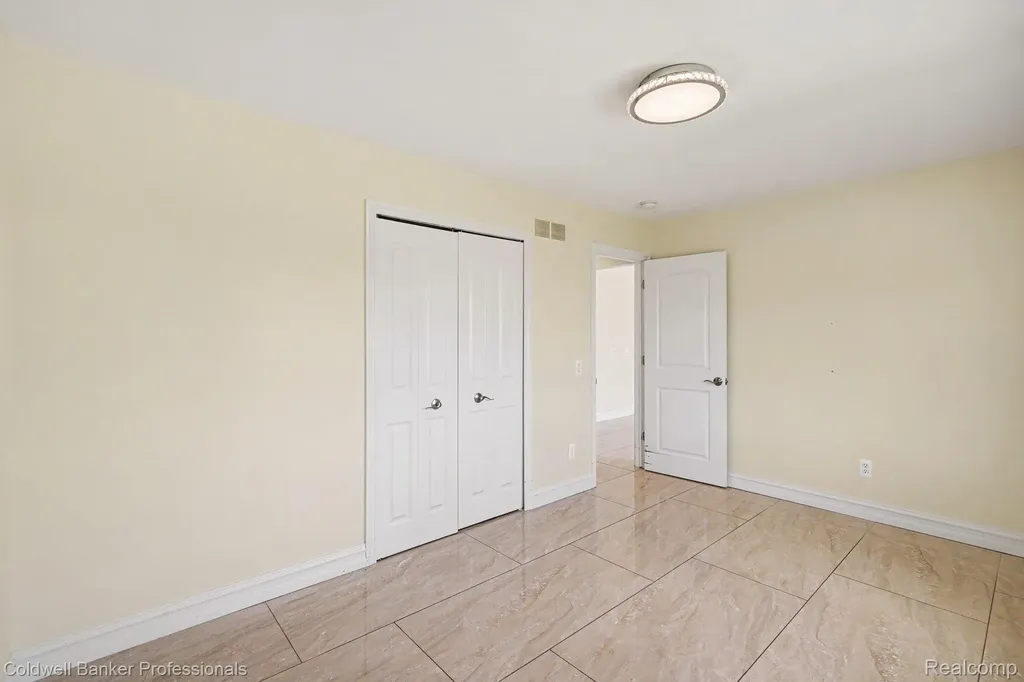 2585 Tiverton Drive Sterling Heights City MI 48310