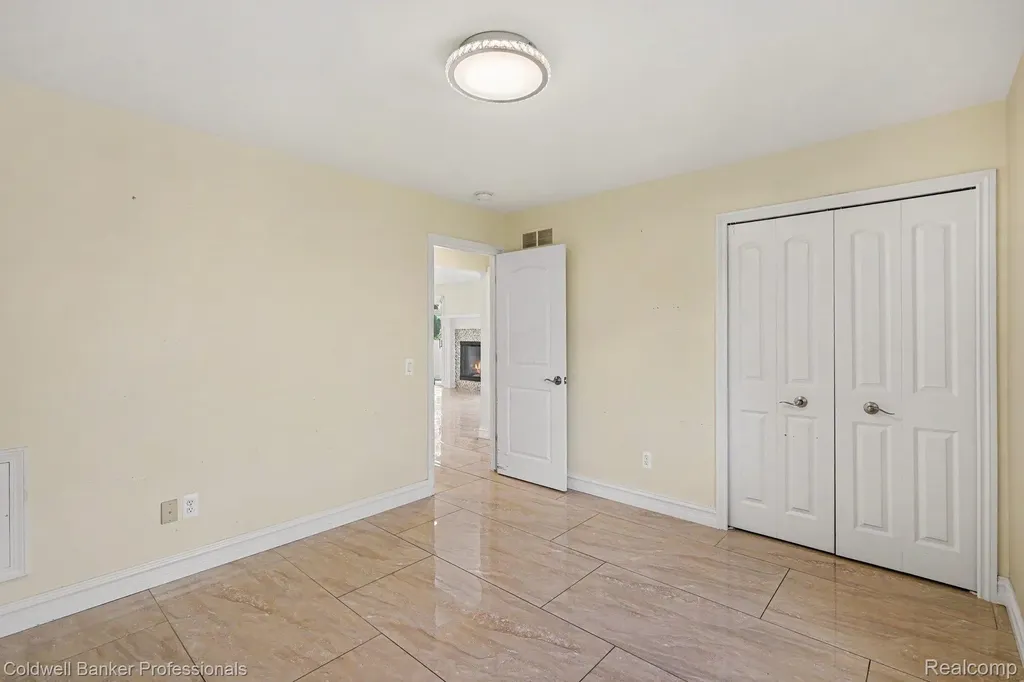 2585 Tiverton Drive Sterling Heights City MI 48310