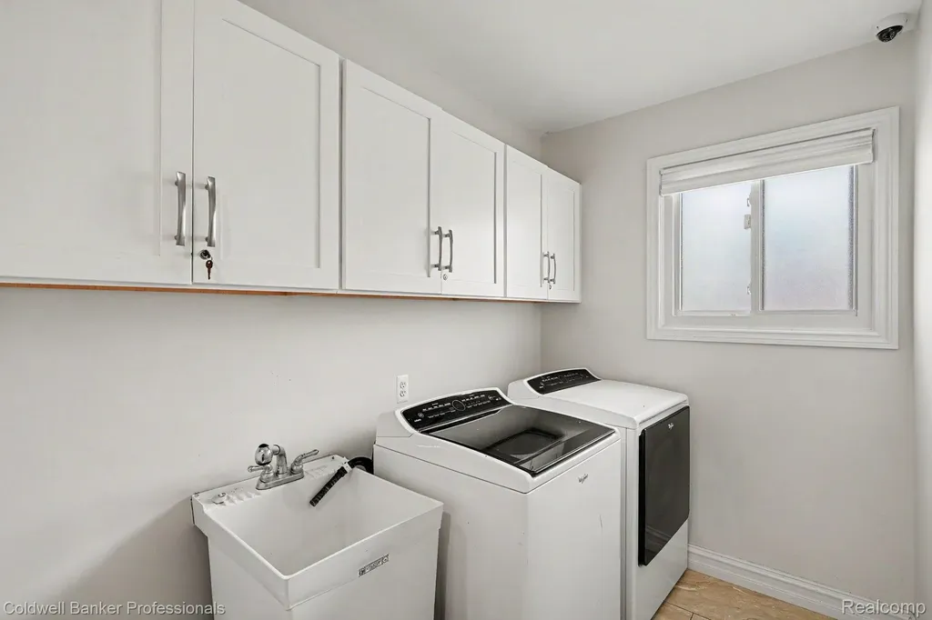 2585 Tiverton Drive Sterling Heights City MI 48310