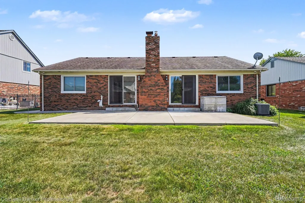 2585 Tiverton Drive Sterling Heights City MI 48310