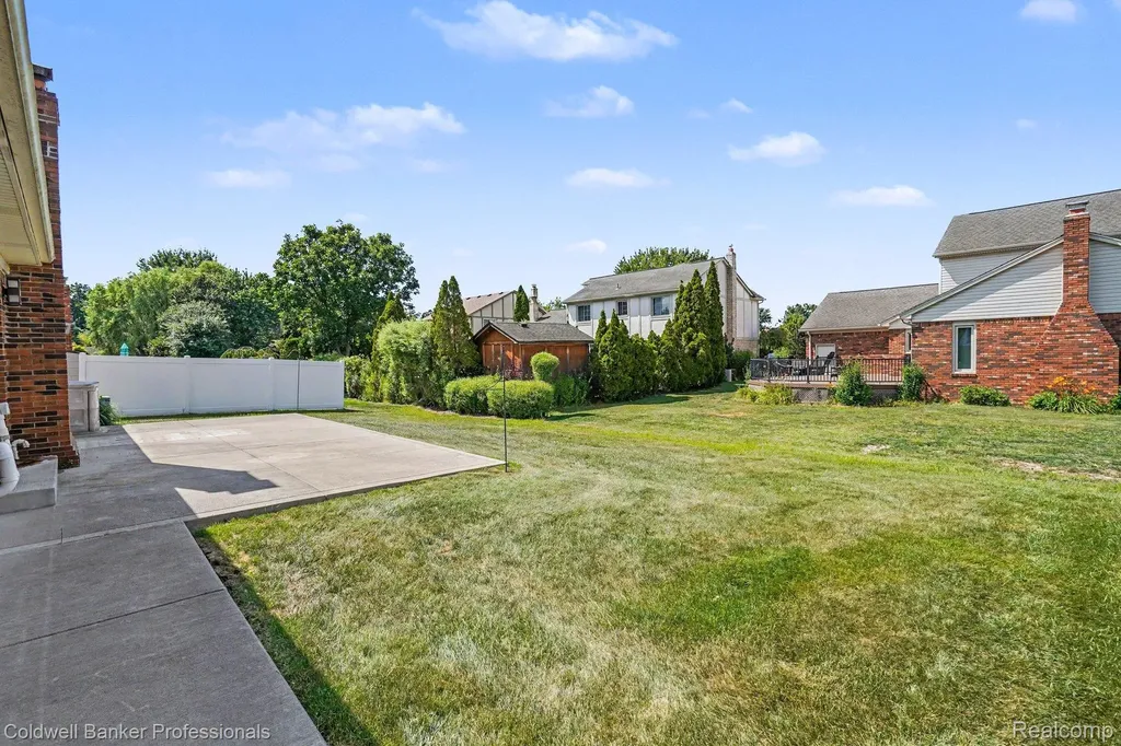 2585 Tiverton Drive Sterling Heights City MI 48310