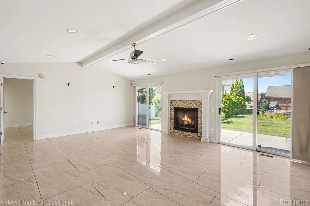 2585 Tiverton Drive Sterling Heights City MI 48310