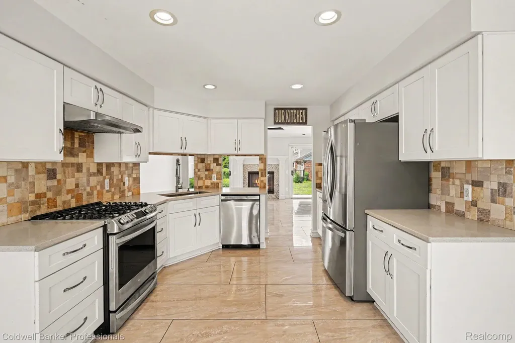 2585 Tiverton Drive Sterling Heights City MI 48310