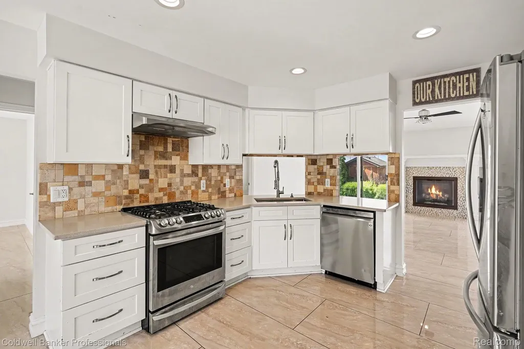 2585 Tiverton Drive Sterling Heights City MI 48310