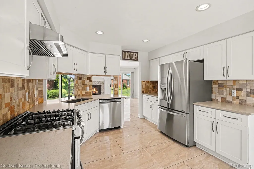 2585 Tiverton Drive Sterling Heights City MI 48310
