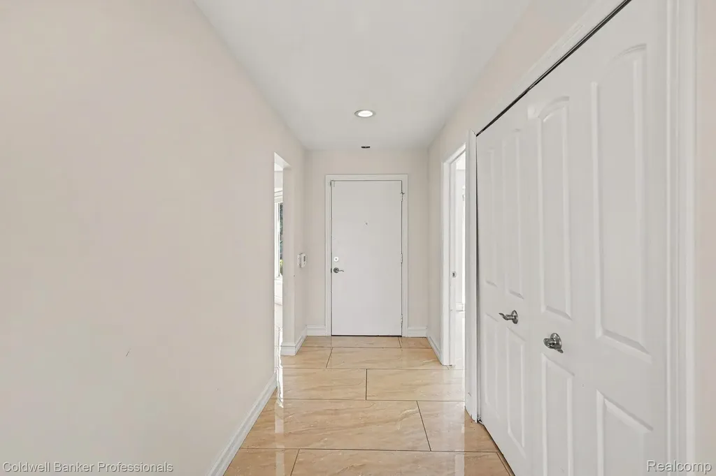 2585 Tiverton Drive Sterling Heights City MI 48310
