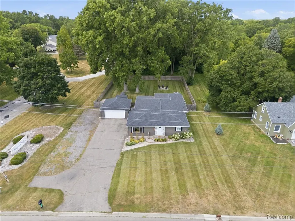 1475 N Irish Road Davison Township MI 48423