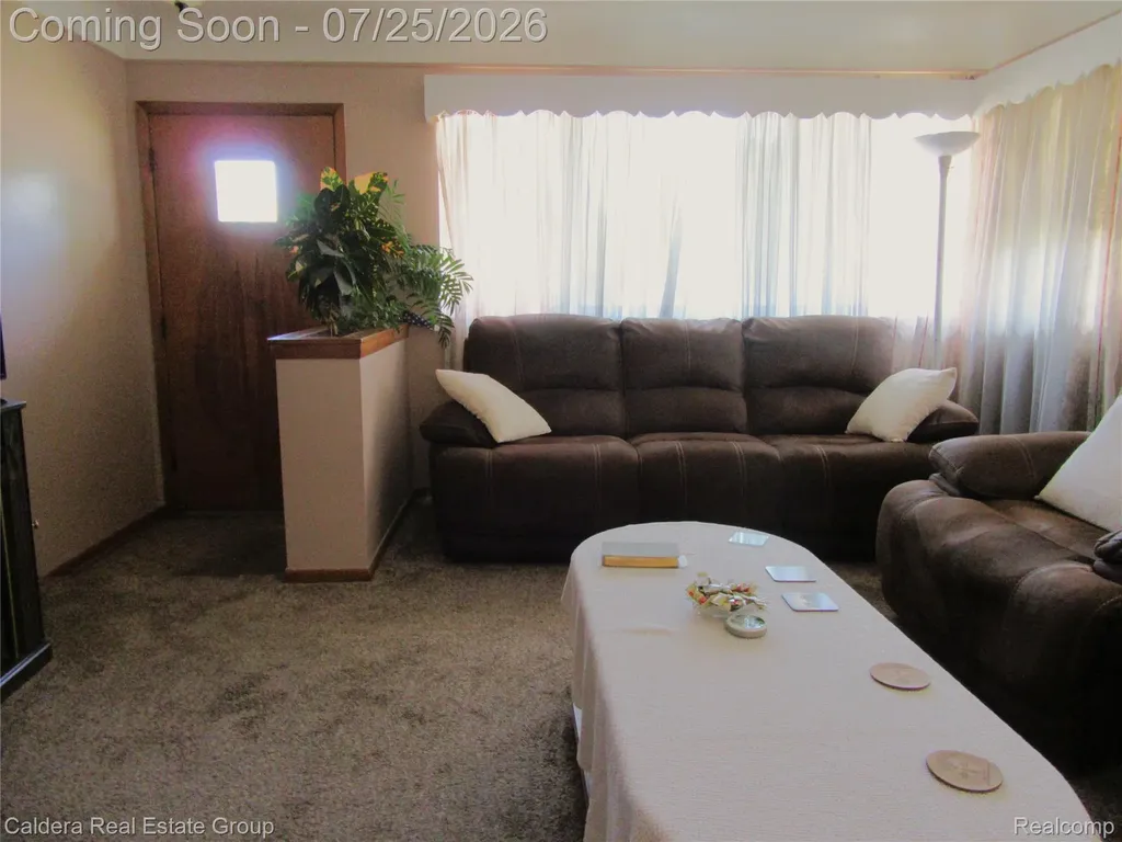 24503 Campbell Avenue Warren City MI 48089