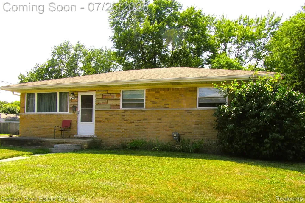 24503 Campbell Avenue Warren City MI 48089