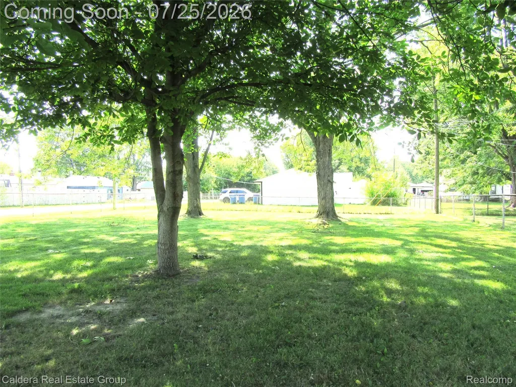 24503 Campbell Avenue Warren City MI 48089