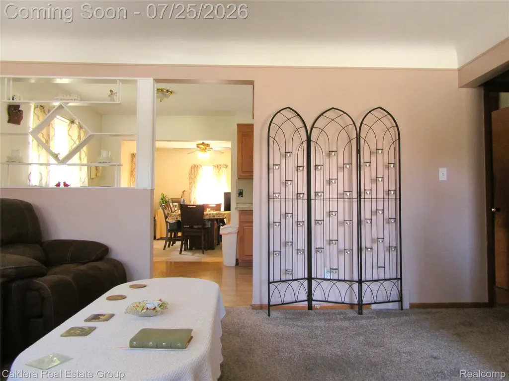 24503 Campbell Avenue Warren City MI 48089