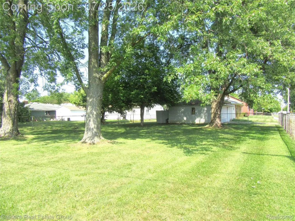 24503 Campbell Avenue Warren City MI 48089