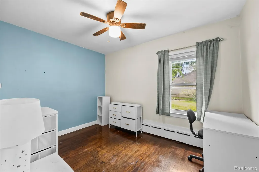 19210 Poinciana Redford Charter Township MI 48240