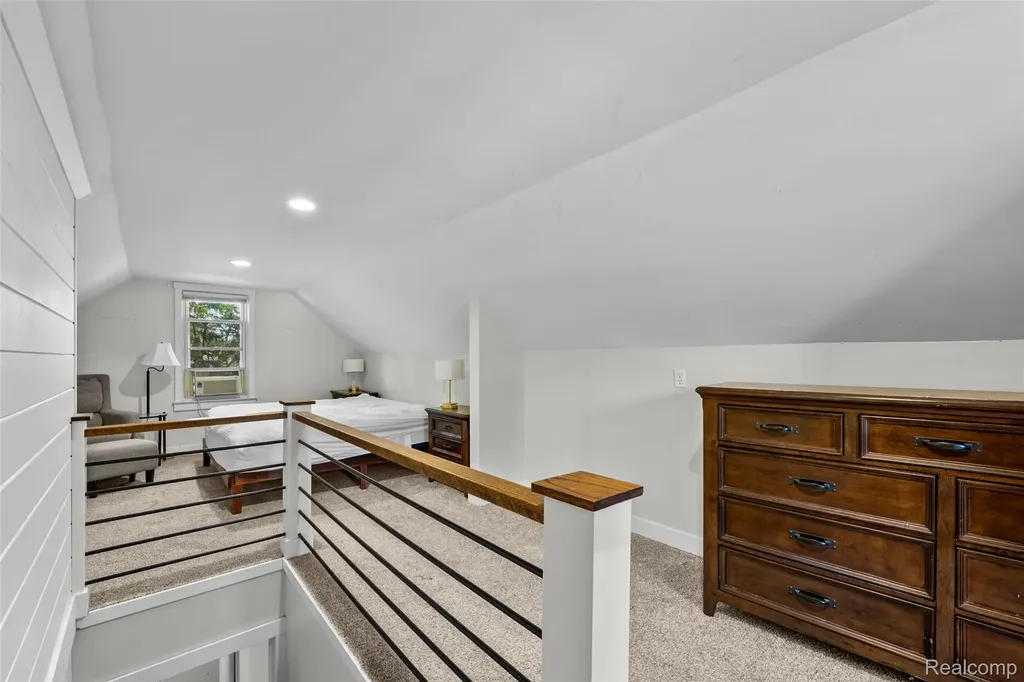 19210 Poinciana Redford Charter Township MI 48240