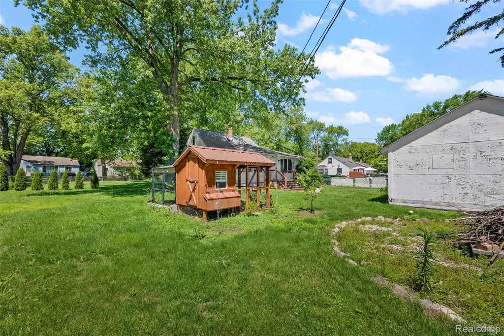 19210 Poinciana Redford Charter Township MI 48240