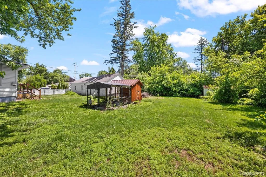 19210 Poinciana Redford Charter Township MI 48240