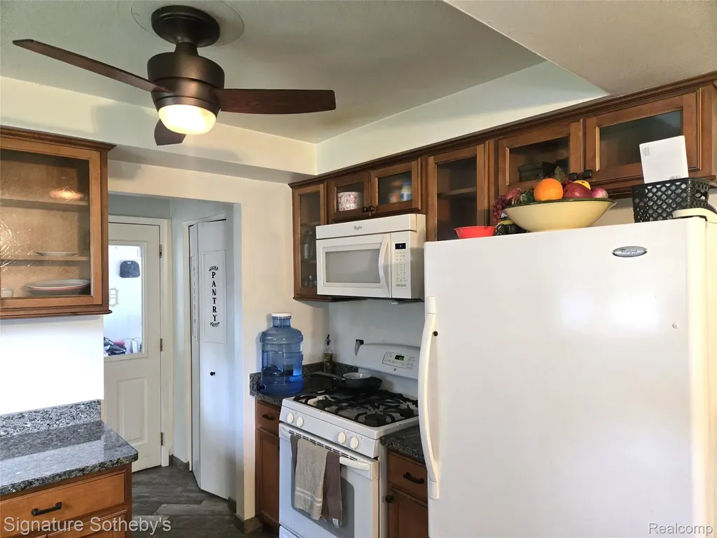 4821 Shelbyshire Drive Shelby Charter Township MI 48316