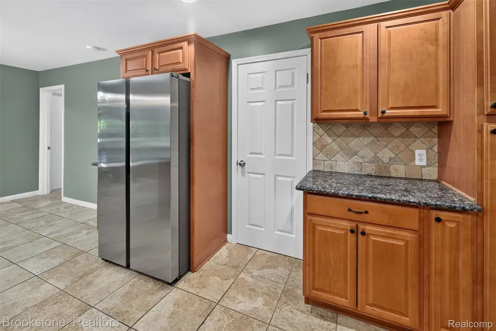 16072 Wrotham Court Clinton Charter Township MI 48038