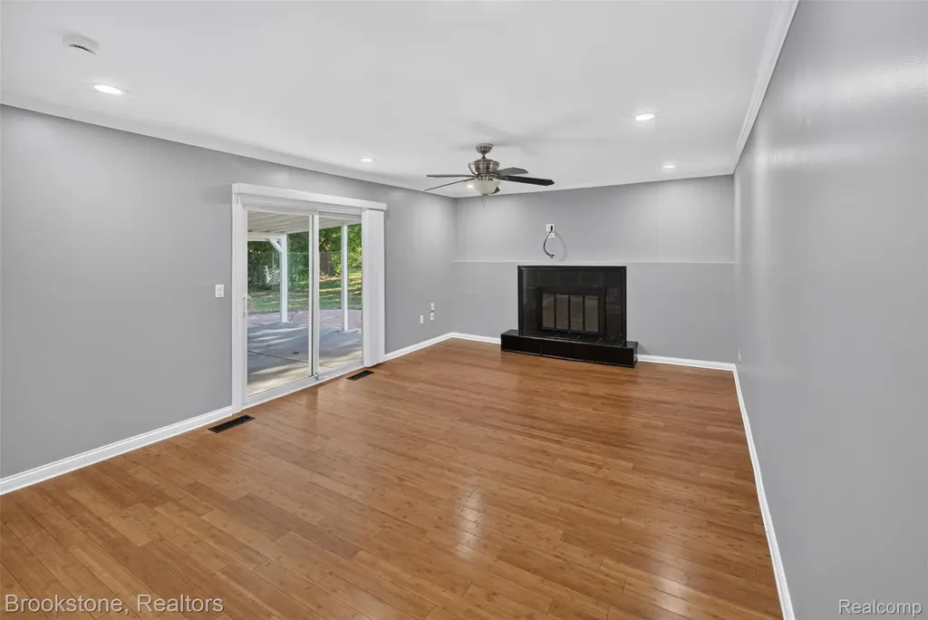 16072 Wrotham Court Clinton Charter Township MI 48038