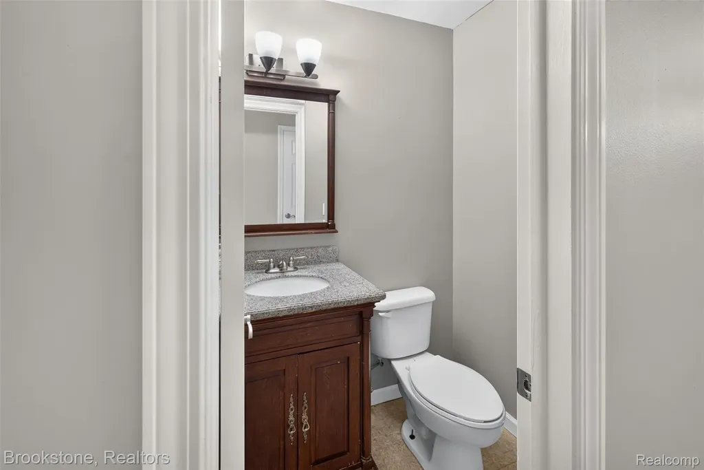 16072 Wrotham Court Clinton Charter Township MI 48038