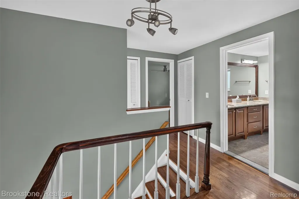 16072 Wrotham Court Clinton Charter Township MI 48038
