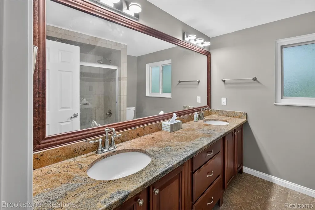 16072 Wrotham Court Clinton Charter Township MI 48038