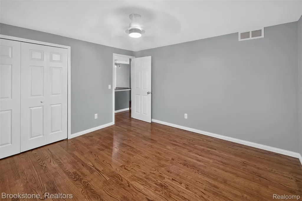 16072 Wrotham Court Clinton Charter Township MI 48038