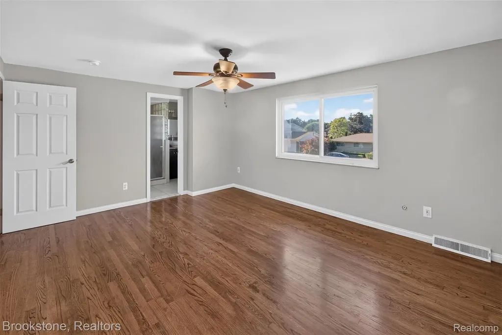 16072 Wrotham Court Clinton Charter Township MI 48038