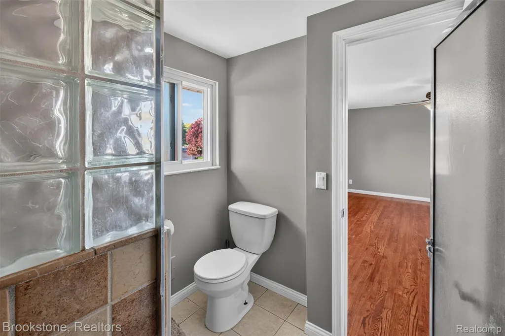 16072 Wrotham Court Clinton Charter Township MI 48038